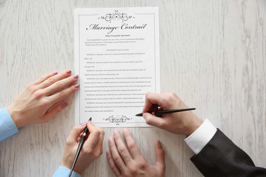 Что не может регламентировать брачный договор?